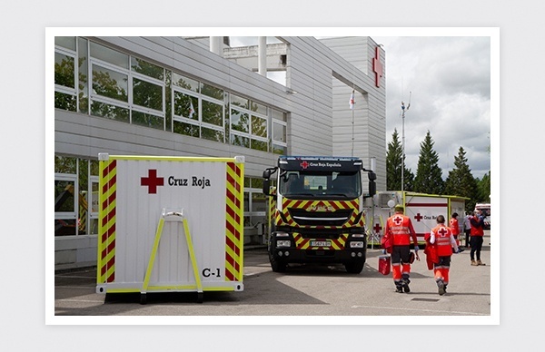 Photographic report of the new Madrid Red Cross emergency truck (El Plantío).